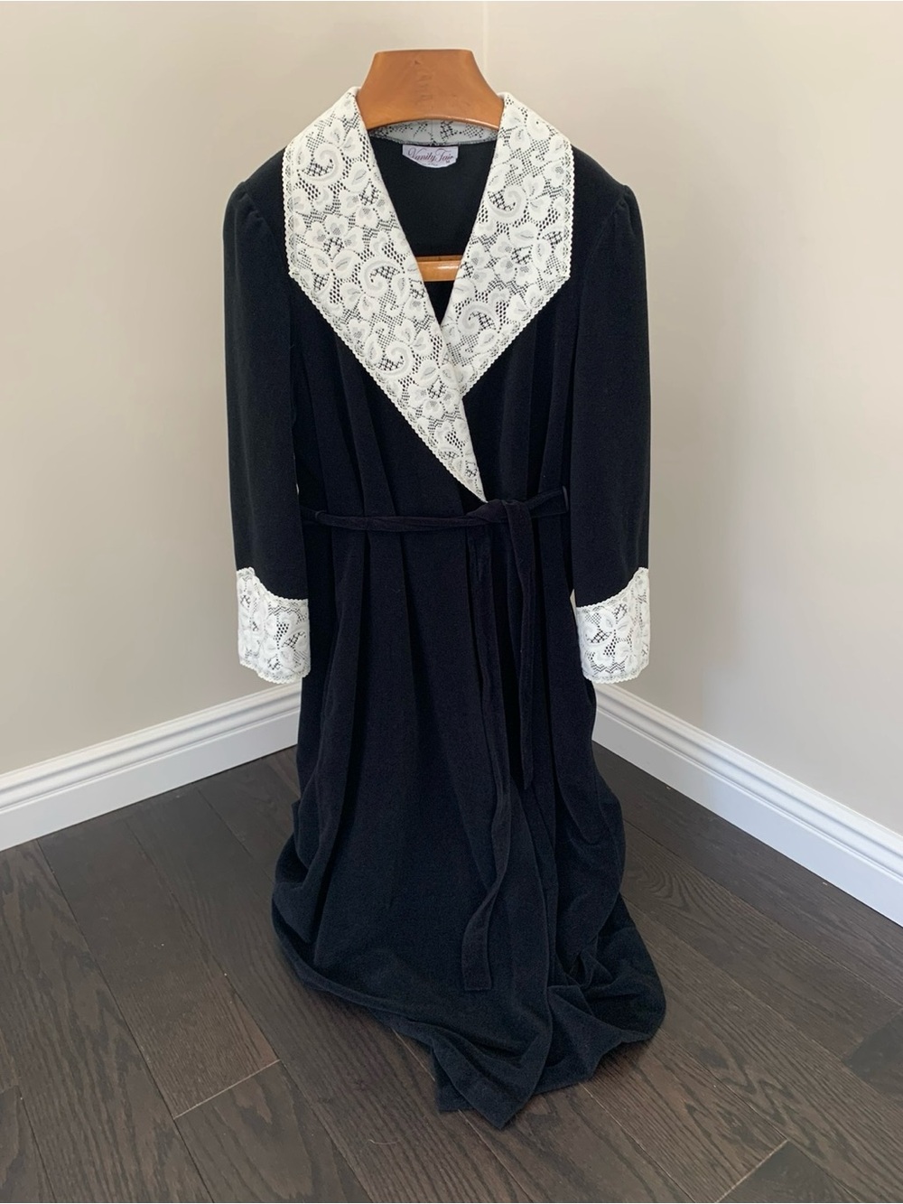 Vanity Fair Robe - Picture 3 of 10
